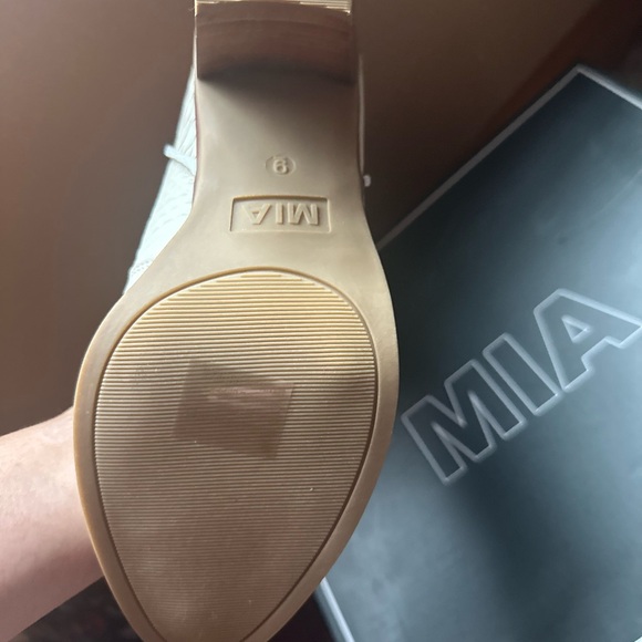 MIA Raylyn faux Snake Skin Detail Boots w/ Western Stitching - Picture 11 of 15